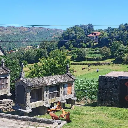 Pe Na Aldeia * Outeiro (Tras-Os-Montes)